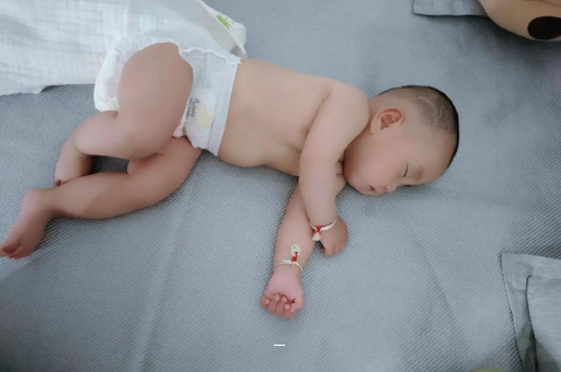 沁阳宝宝总是摇头怎么回事